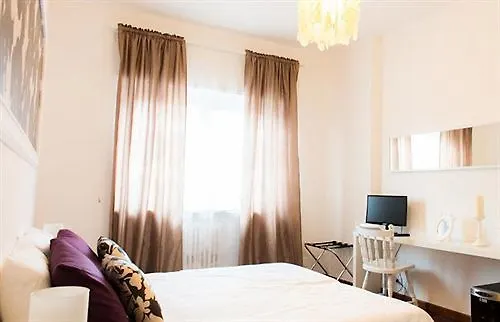 Hotel Romantic Nest In Řím